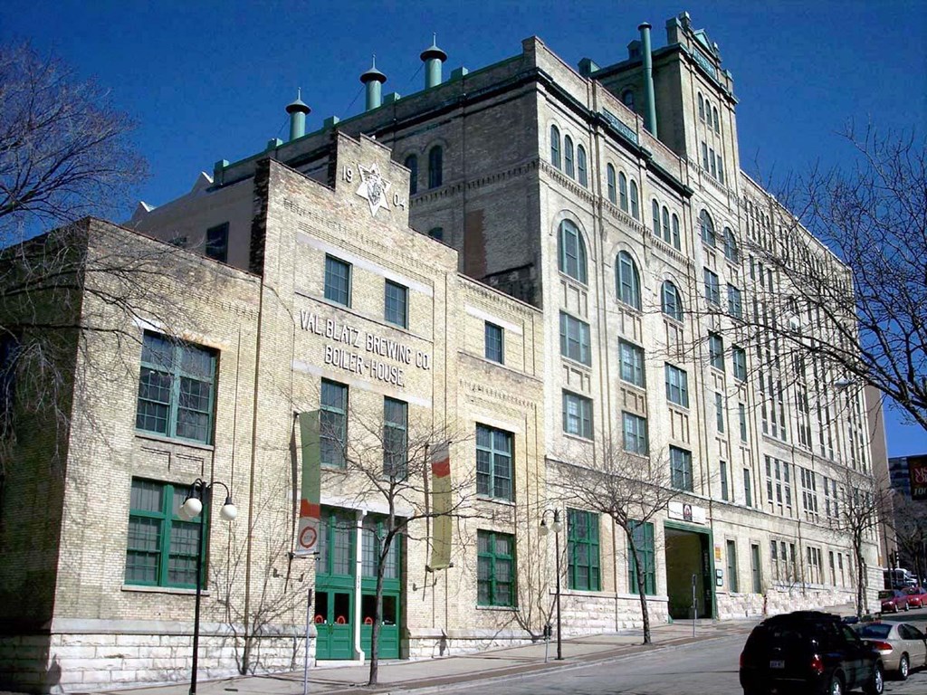 A large building with the words "Walgreens Building" on the front.
