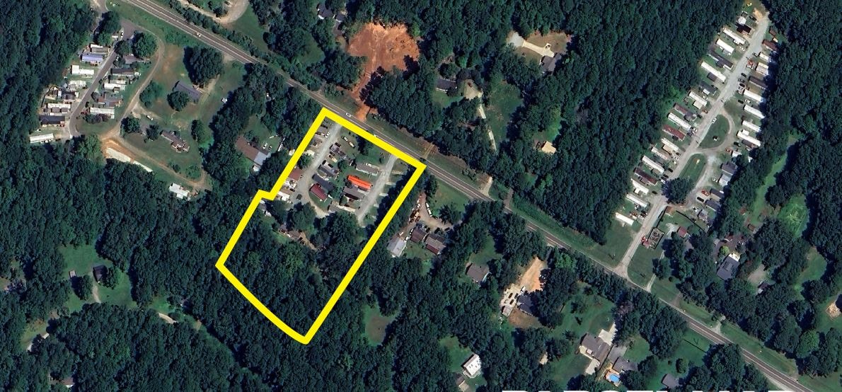 A yellow square highlights a section of a satellite image showing a residential area.