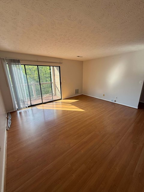 #6 2 Beds Apartment for Rent