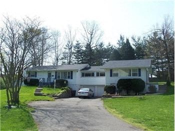 2 Edwards Avenue 2 Beds Apartment for Rent