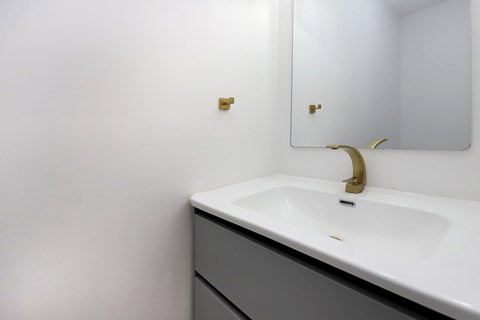 3 - 200 Royal York Road 3 Beds Apartment for Rent