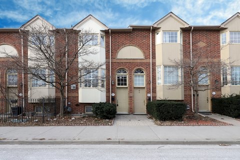 3 - 200 Royal York Road 3 Beds Apartment for Rent