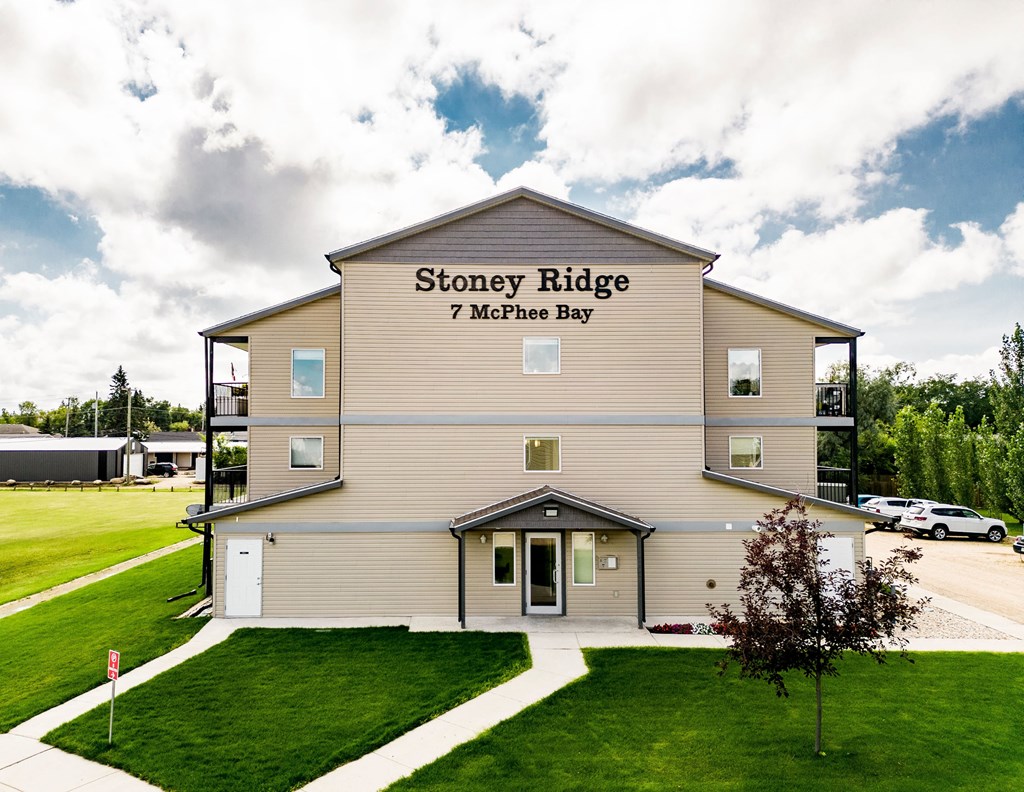 A building with the name "Stoney Ridge" on it.