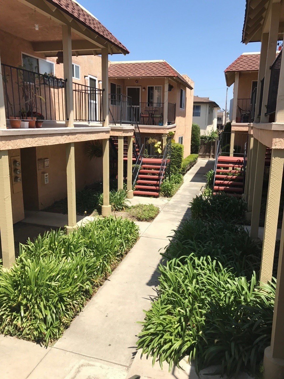 A row of houses with balconies and staircases.