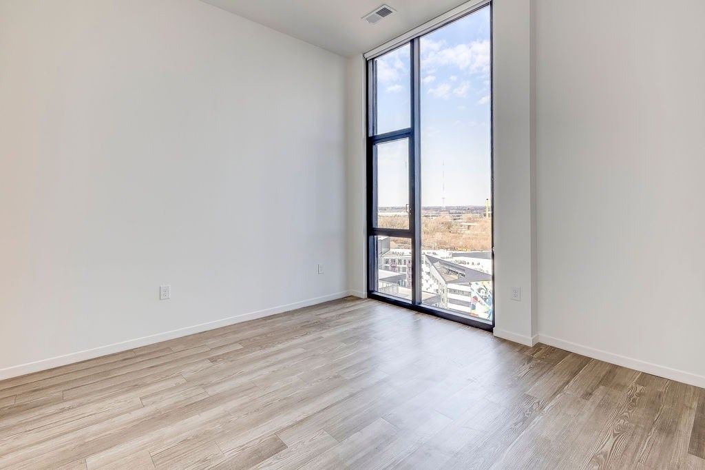 A room with a large window and a view of the outside.