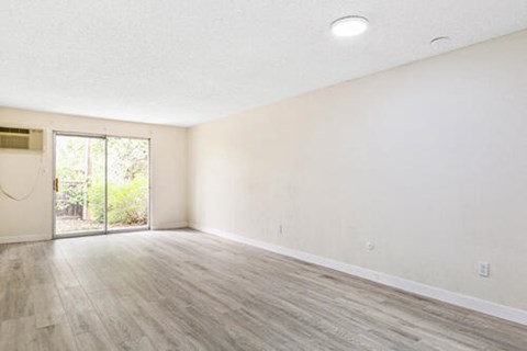 1975 Oak St 1-3 Beds Apartment, Conventional, Conventional, Conventional, Conventional, Conventional, Conventional for Rent - Photo Gallery 30