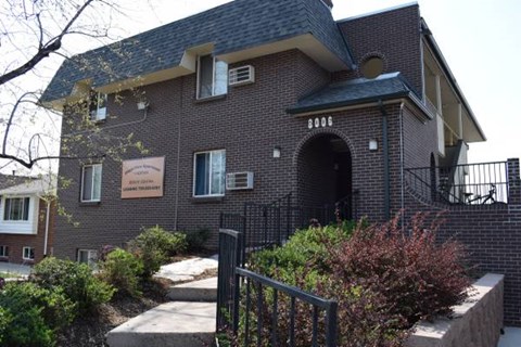 A brick building with a sign that says "Sunset Park".