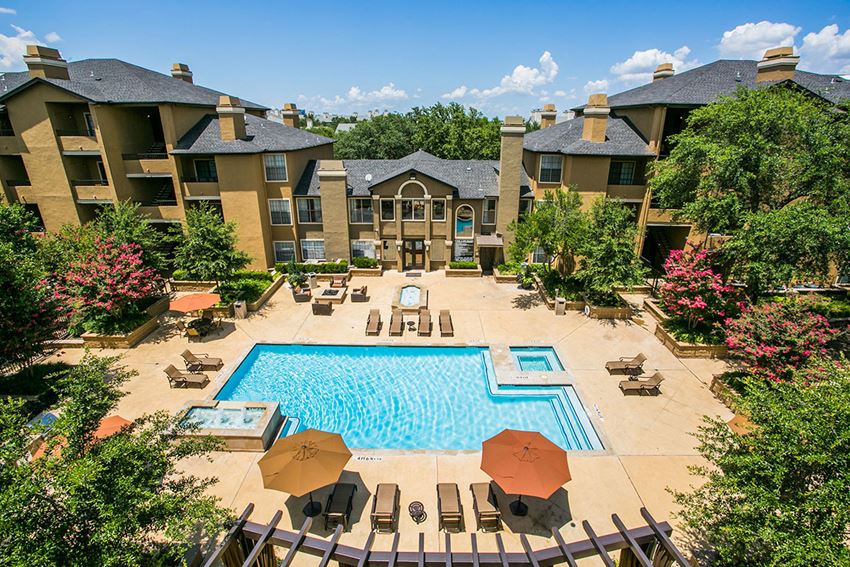 Dallas Apartments near Me with Two Swimming Pools - Photo Gallery 1