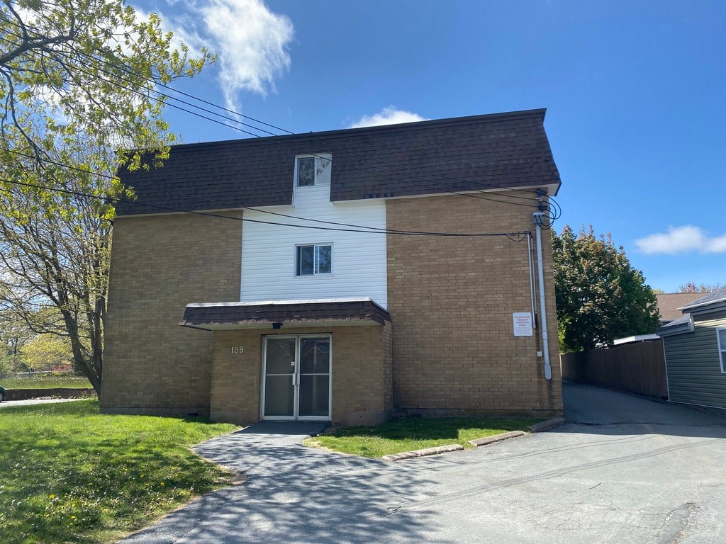 A small building with a white section on the side and a brown section on the bottom.
