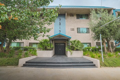 A building with the number 3 on it is surrounded by greenery.