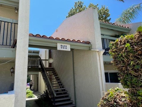 A building with a sign that reads BLDG 5512.