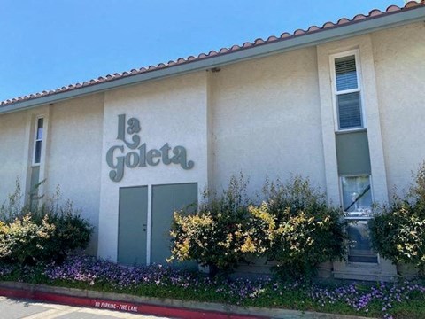 A building with the name "La Goleta" on it.