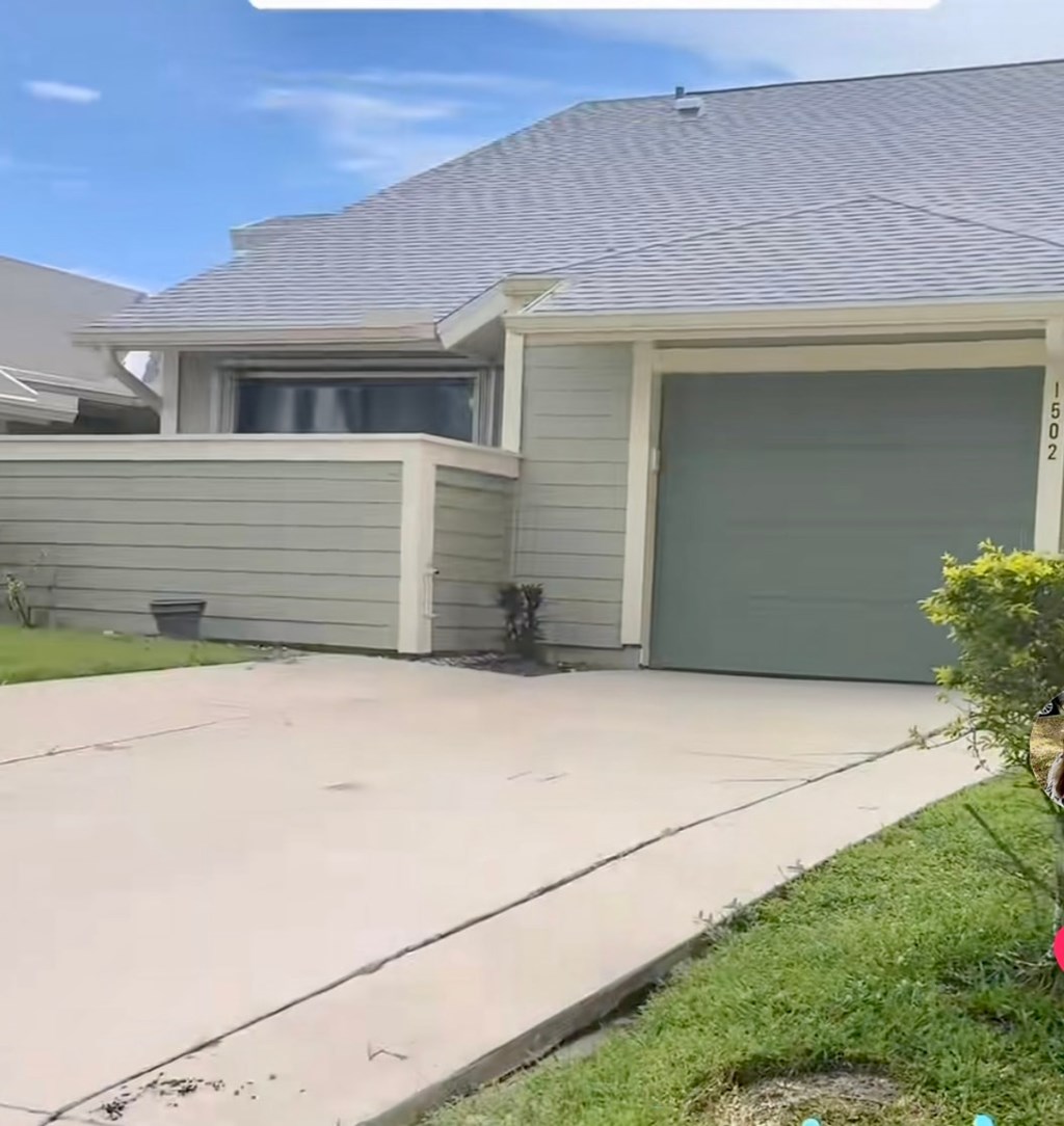 2053 1502  Se Dewberry 2 Beds House for Rent - Photo Gallery 1