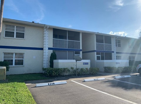 2063  1520 Royal Green K-206 2 Beds Apartment for Rent