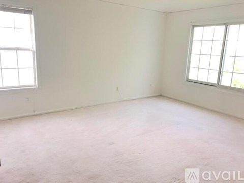 632 Waterford Dr 2 Beds Apartment for Rent