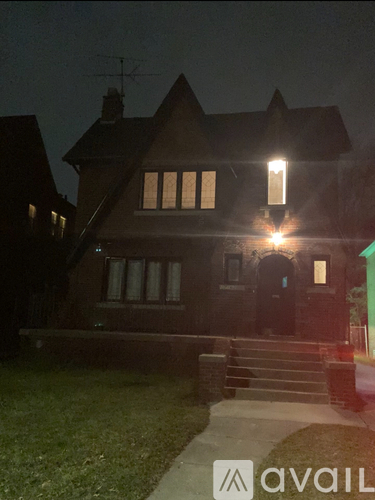 A house with a lit up front porch and a green arrow pointing to the right.