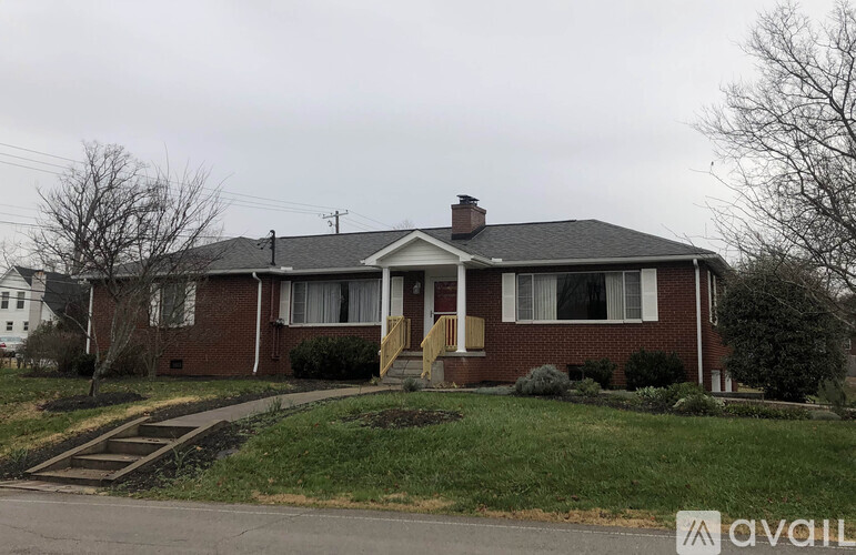A house with a front yard and a driveway.