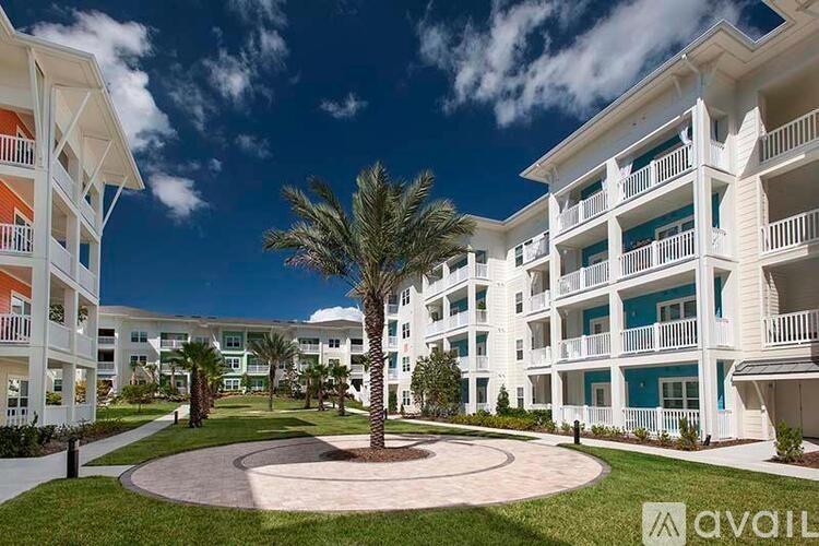 A palm tree is in the middle of a courtyard surrounded by apartment buildings.