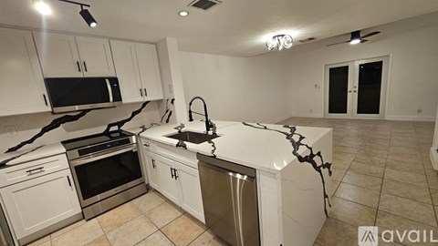 1875 NE 15Th Ave 2 Beds Apartment for Rent