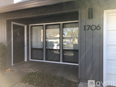 1706 Humboldt Ave 3 Beds Apartment for Rent