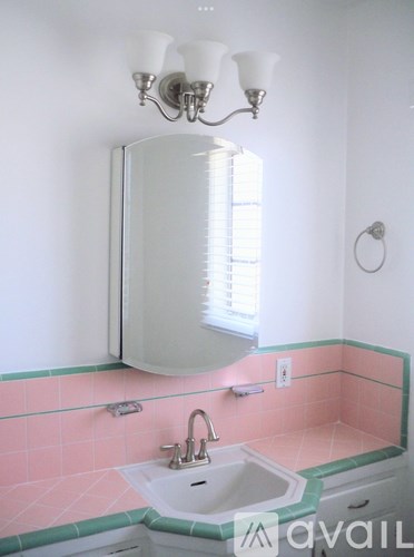 A bathroom with a sink and a mirror.