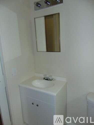 A bathroom with a sink and mirror.