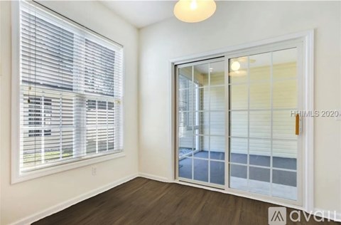 77 Regent Avenue 4 Beds Apartment for Rent