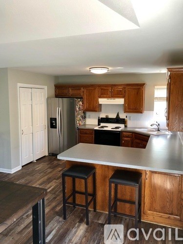 8614 N Carson Ave 3 Beds Apartment for Rent