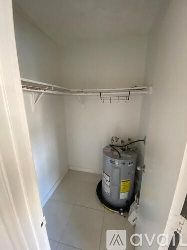 5156 NE 6Th Ave 1 Bed Apartment for Rent