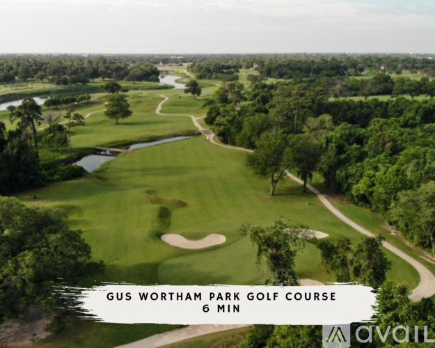 A golf course named Gus Wortham Park Golf Course is available for 6 minutes.