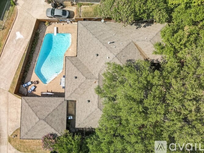 A bird's eye view of a house with a swimming pool.