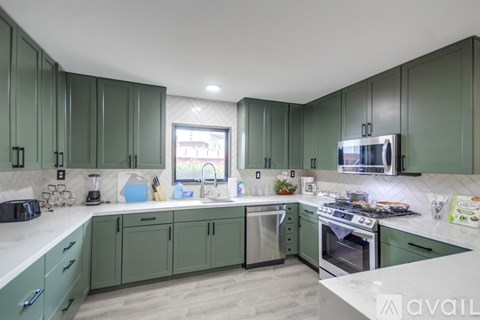5551 Churchward Street 3 Beds Apartment for Rent