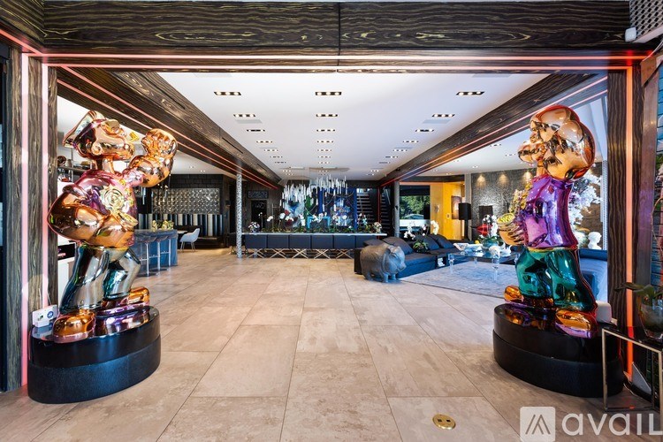 A room with a wooden ceiling and a large statue of a lion.