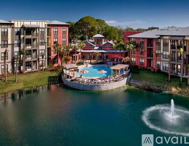 A large pool surrounded by buildings with a fountain in the foreground.