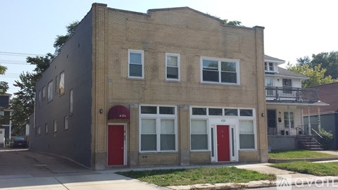 A building with the number 450 on it.