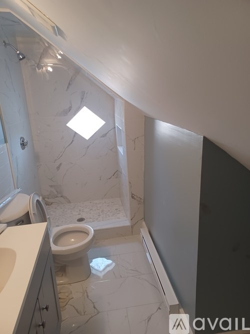 A bathroom with a toilet, sink, and bathtub.