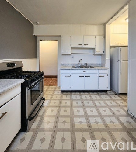 2952 N Laramie Ave 2 Beds Apartment for Rent