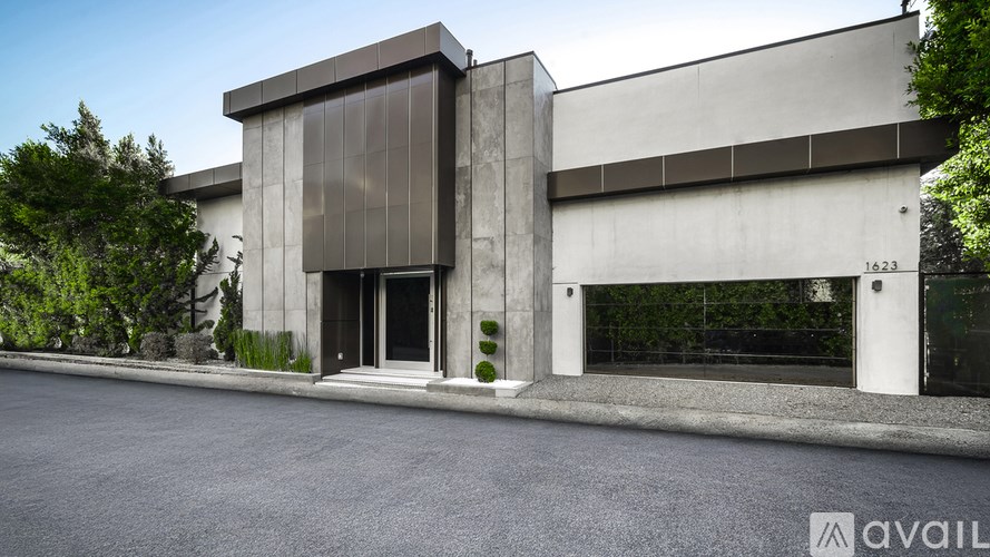A modern kitchen with a marble backsplash and a central island.