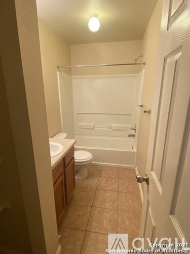 A bathroom with a toilet, sink, and bathtub.