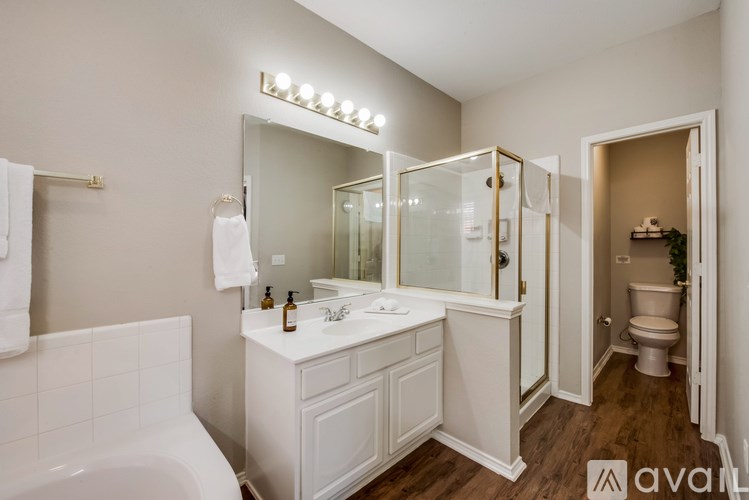 A bathroom with a white vanity and a white toilet.