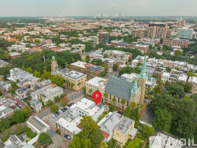 A red marker is placed on a building in a city.