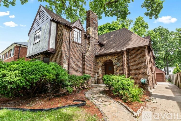 Source URL: https://prod-avail.s3.amazonaws.com/public_images/41514921/listing/dining_-_19510_Stratford_Rd.jpg