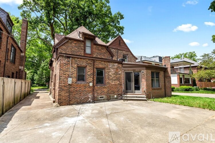 Source URL: https://prod-avail.s3.amazonaws.com/public_images/41514919/listing/bedroom_-_19510_Stratford_Rd.jpg