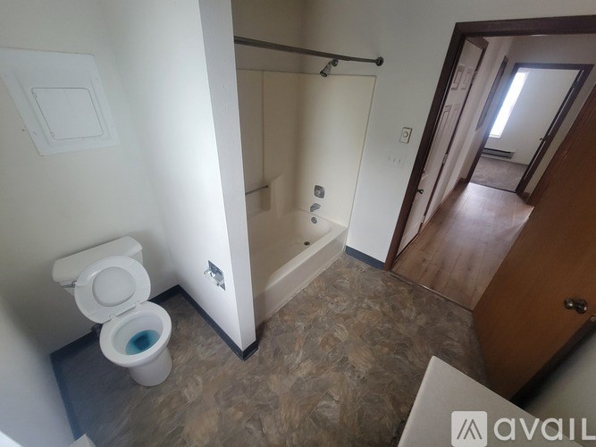 A bathroom with a toilet, sink, and bathtub.