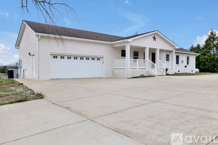 A white house with a red star on the roof.
