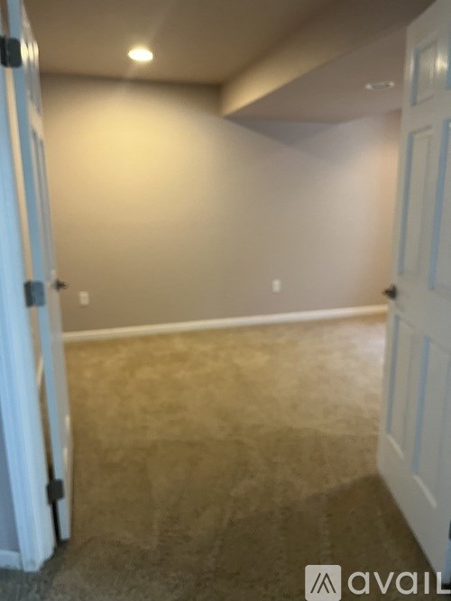 Source URL: https://prod-avail.s3.amazonaws.com/public_images/40569036/listing/IMG_0938.jpeg