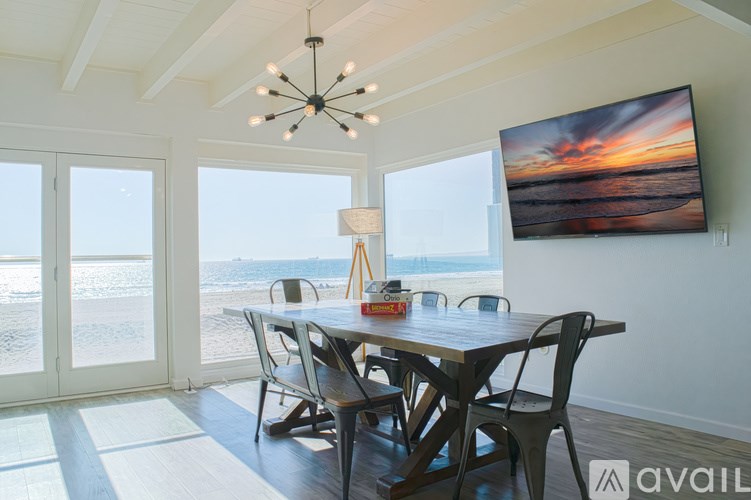 A dining room with a view of the beach.