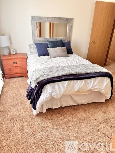 Source URL: https://prod-avail.s3.amazonaws.com/public_images/41500719/listing/secondary_bedroom_1.jpg