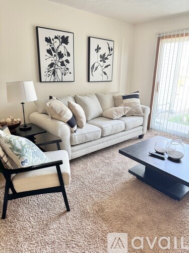 Source URL: https://prod-avail.s3.amazonaws.com/public_images/41500838/listing/living_room4_(1).jpg