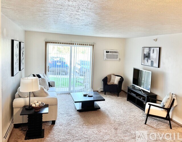 Source URL: https://prod-avail.s3.amazonaws.com/public_images/41500878/listing/living_room_2_(1).jpg